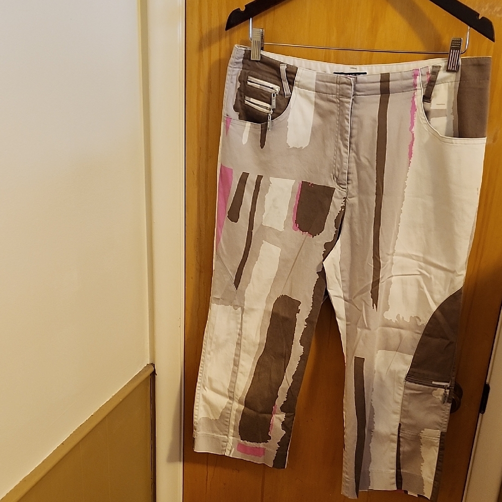 DKNY Beige White Brown Pink Abstract Print Capris